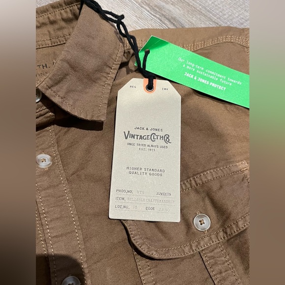 BNWT Men’s size Medium, Jack & Jones brown, button-down shirt. - Picture 4 of 6